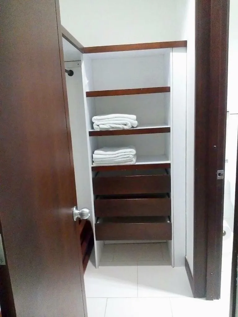 Edificio Acceso Directo Al Mar Primera Linea De Playa 2 Habitaciones Cartagena 0*,  コロンビア